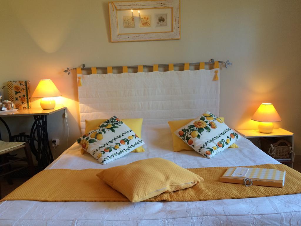 L'oustaou Piscine & Bed and breakfast Besse-sur-Issole