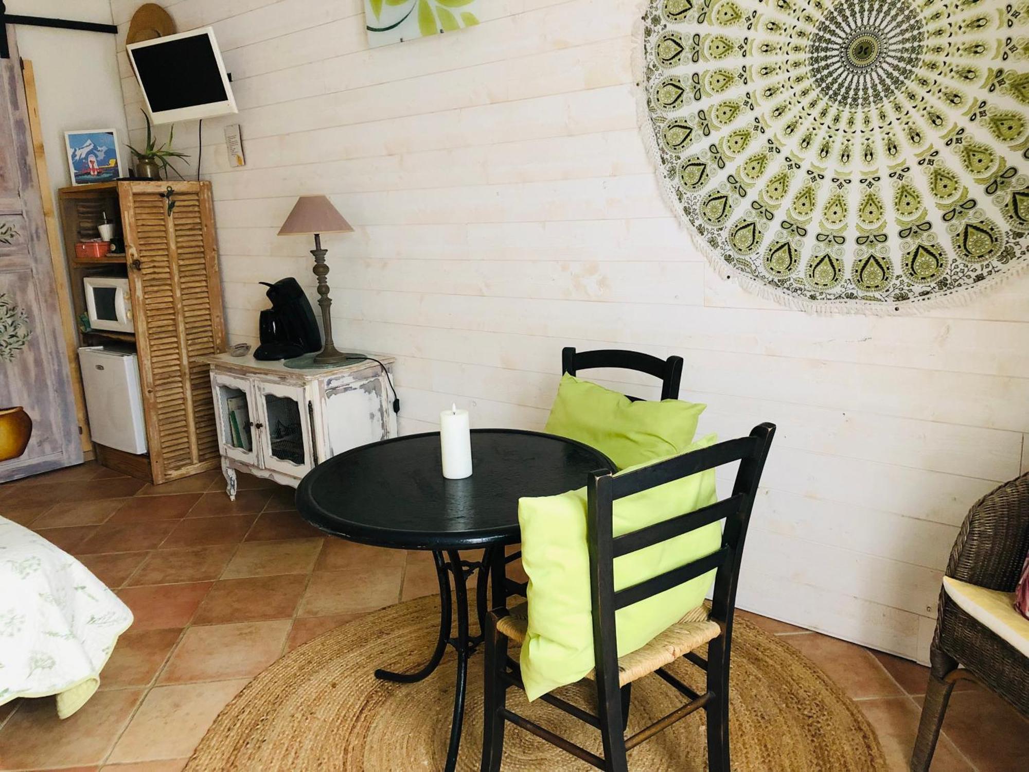 L'oustaou Piscine & 3* Besse-sur-Issole