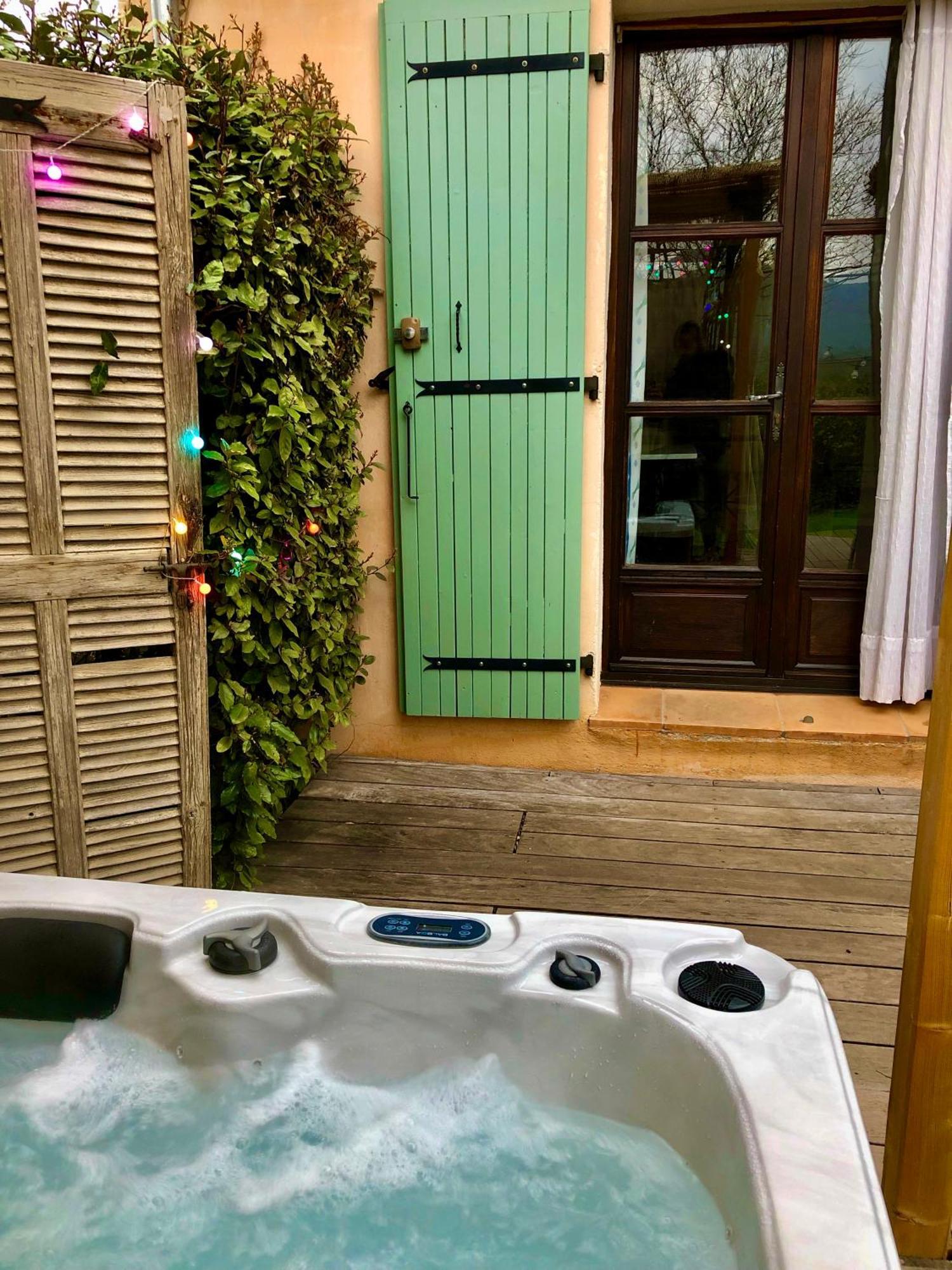 L'oustaou Piscine &